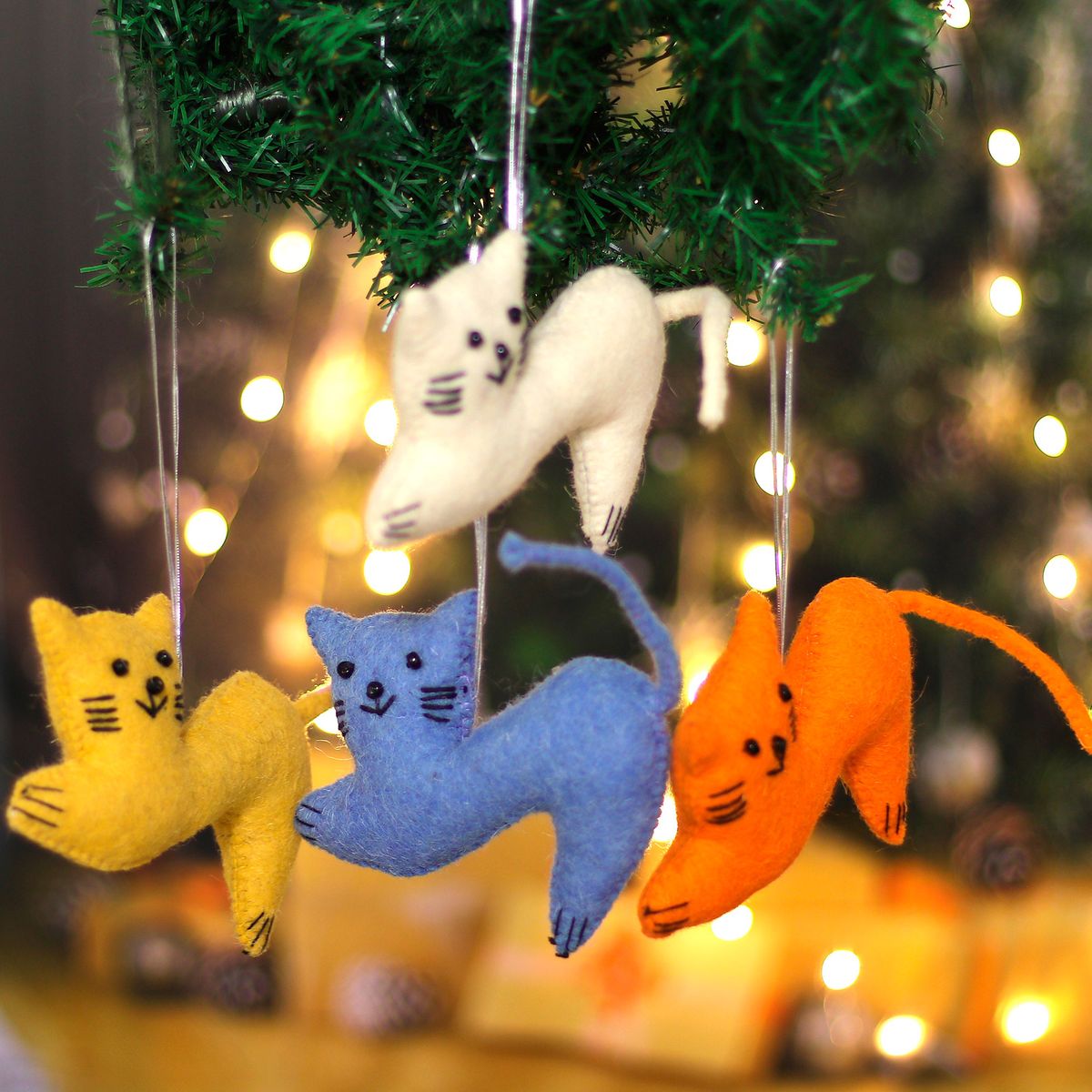 Festive Kittens Wool Felt Christmas Ornament (Set of 4) technical drawing
