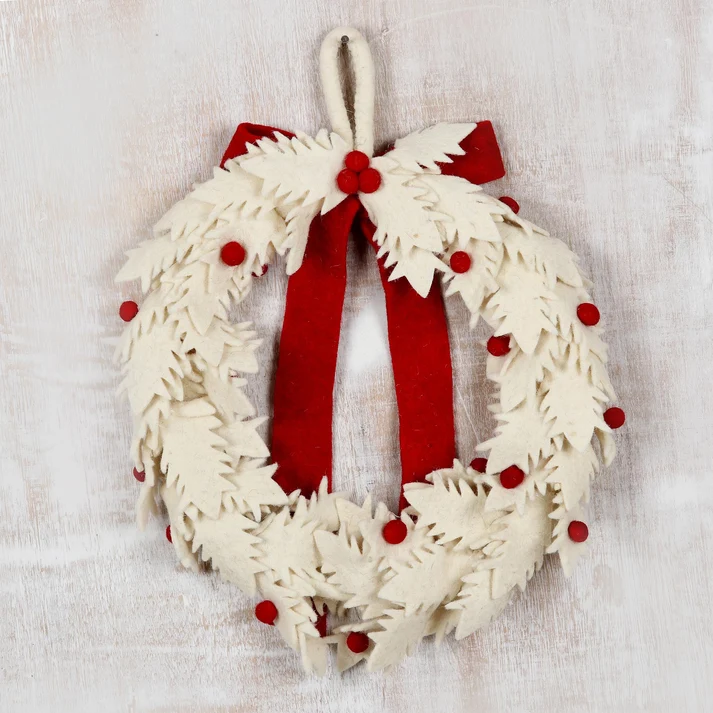Christmas Essence in Ivory Wool Felt Christmas Wreath technical drawing